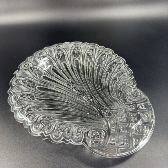 Metropolitan Museum of Art Glass Sandwich Hairpin Shell Dish Clear Pressed Glass - Picture 9 of 16